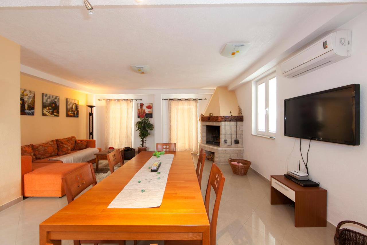 Villa Intrada เบรลา ภายนอก รูปภาพ